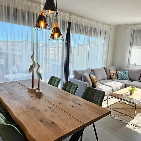 Modern Penthouse Magnolia With 80m2 Veranda