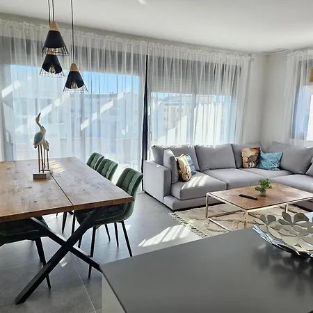 Appartement Modern Penthouse Magnolia With 80m2 Veranda